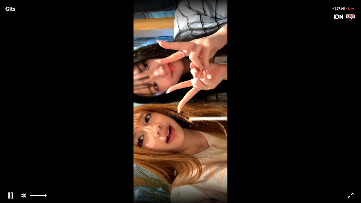 krab_dzulfikar's tweet photo. Terima kasih banyak Kak @A_GitaJKT48 sudah menyempatkan waktu buat live IDN hari ini, woow lucu gemes banget yaa Kak Gita bersama adik adik kecilnya seperti mengasuh moment yaa😁  #GiTakdir ❤💗💖💓🥰🤗 https://t.co/YDuTMB7Zqf