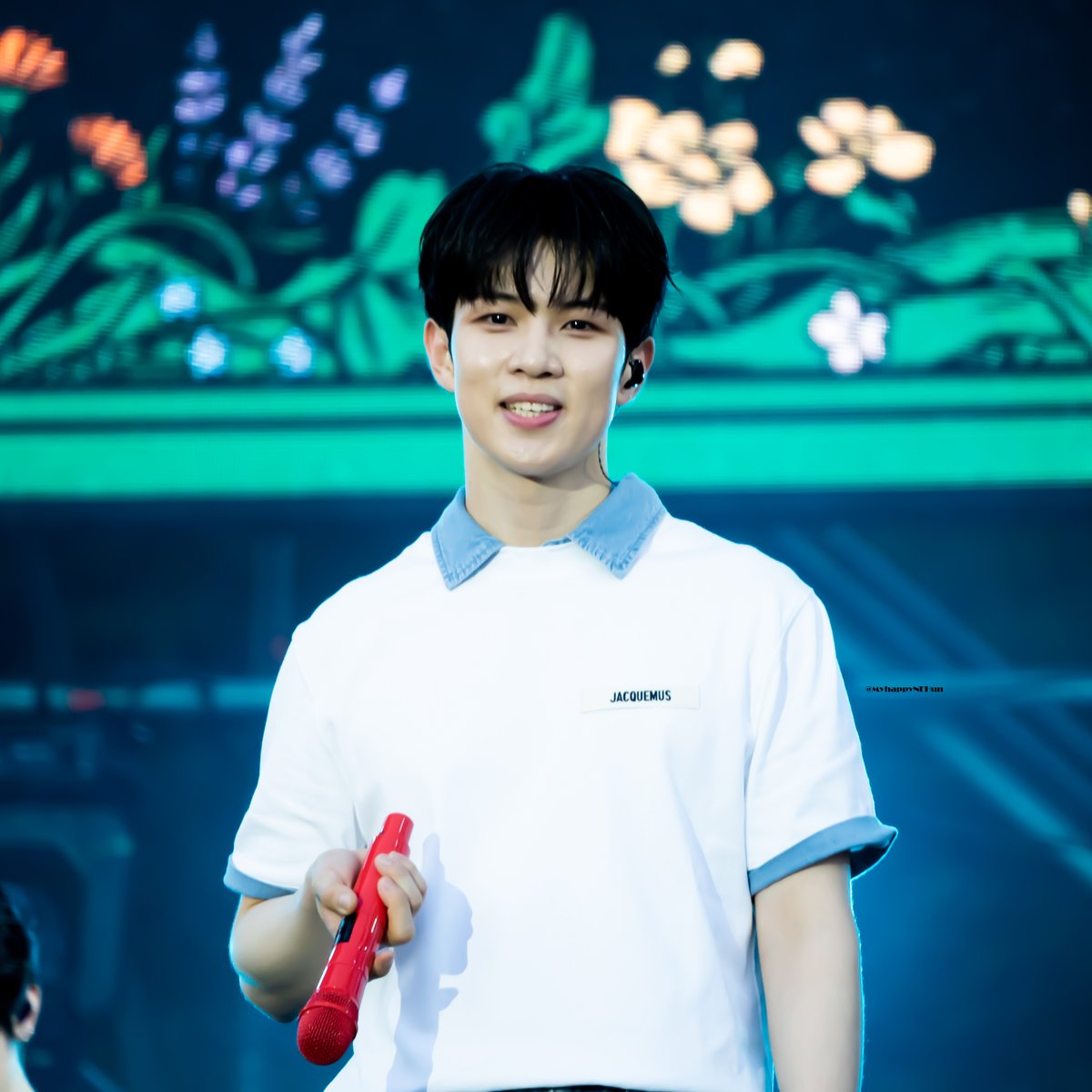 MyhappyNFHun's tweet photo. 260530 #뷰민라

🐰💕

#엔플라잉 #유회승 #NFlying #YooHweSeung https://t.co/ZdxM9bf64v