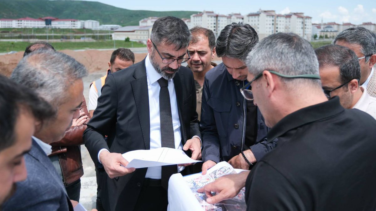 BitlisHaber13's tweet photo. Başkan Tanğlay Beşminare Mahallesi’nde Asfalt Çalışmalarını Yerinde İnceledi https://t.co/hfuJ4j2IE9 @BitlisBld @Ntanglay https://t.co/9MNzJugxYi