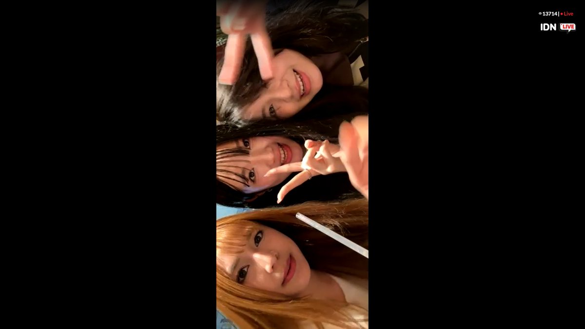 krab_dzulfikar's tweet photo. Terima kasih banyak Kak @A_GitaJKT48 sudah menyempatkan waktu buat live IDN hari ini, woow lucu gemes banget yaa Kak Gita bersama adik adik kecilnya seperti mengasuh moment yaa😁  #GiTakdir ❤💗💖💓🥰🤗 https://t.co/YDuTMB7Zqf