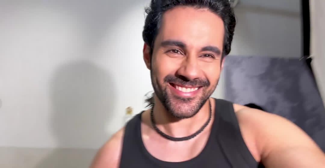 nova41148's tweet photo. If happiness had a face, it would smile like Bajaj.
WE LOVE YOU BAJJU
#AbhishekBajaj 
 #SherDilFam 
#Abhinoor https://t.co/aHYL3zXiMP