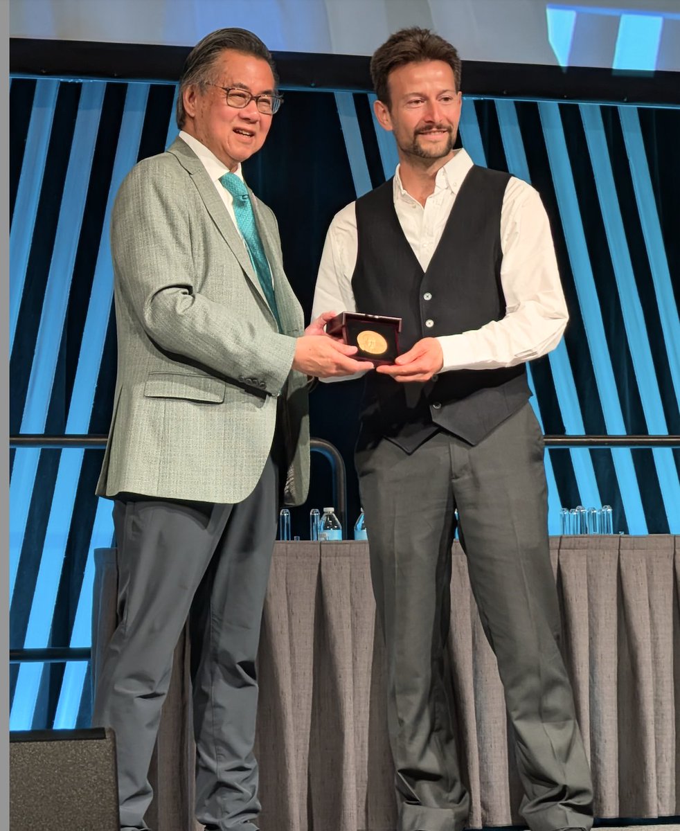 slavov_n's tweet photo. The annual meeting of the American Society For Mass Spectrometry (@asmsnews) has been very special for me as the Biemann Medal recognized our contributions to developing single-cell proteomic technologies and using them to open new perspectives through which we can discover and understand biological phenomena.

The journey is made more wonderful by sharing it with a collaborative and thoughtful community.

I am deeply grateful to all who have contributed to the research recognized by the Biemann medal, a very special distinction and recognition for research that is gaining momentum.
