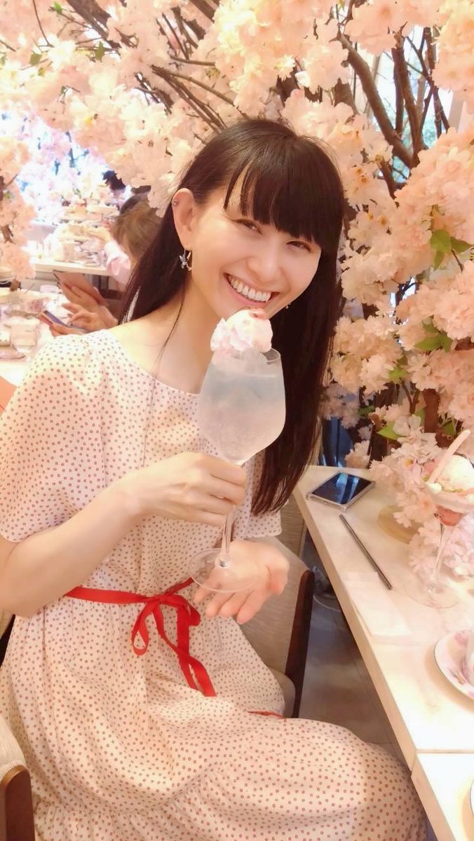 karin_ito's tweet photo. HBD to me 🥳
一年あっという間ですね、いつもありがとございます支えてくれてる皆さんに感謝です〜✨✨
ここからの一年はのんびりしがちなSNS
などももっと起動させて活動的な年にしたいと思います！
写真はさくらアフタヌーンティー🌸🫖
たまに自分にご褒美あげつつ頑張りたいです☺️ https://t.co/tGKaSUPjWY