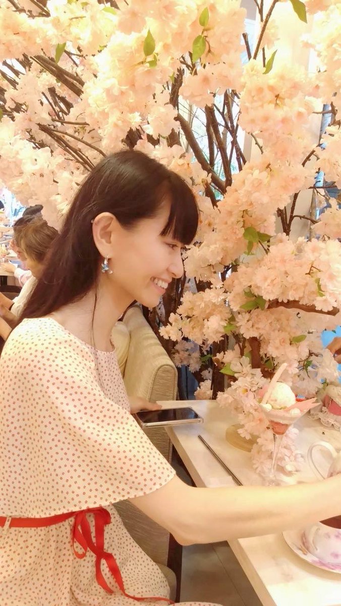 karin_ito's tweet photo. HBD to me 🥳
一年あっという間ですね、いつもありがとございます支えてくれてる皆さんに感謝です〜✨✨
ここからの一年はのんびりしがちなSNS
などももっと起動させて活動的な年にしたいと思います！
写真はさくらアフタヌーンティー🌸🫖
たまに自分にご褒美あげつつ頑張りたいです☺️ https://t.co/tGKaSUPjWY