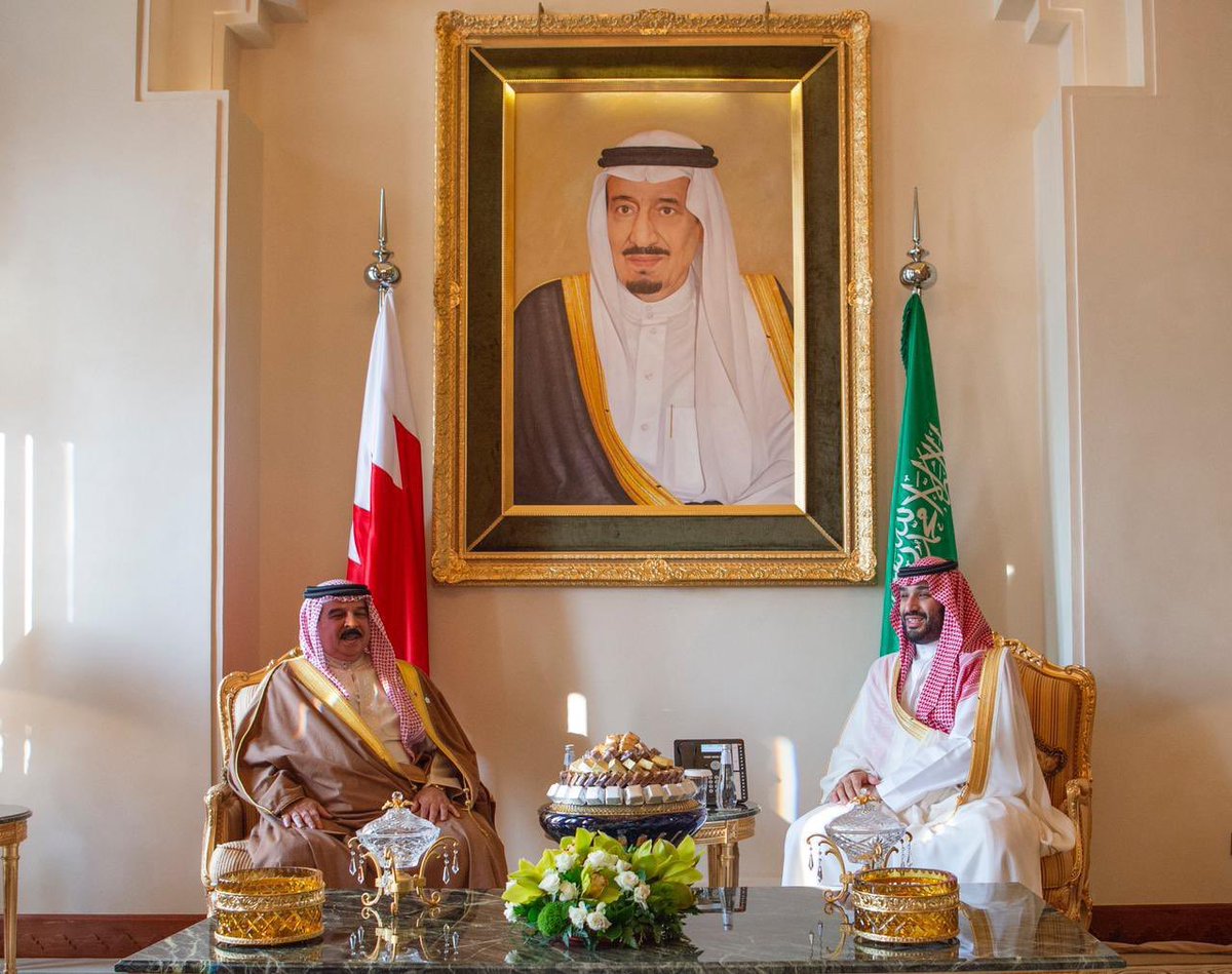 SaudiNews50's tweet photo. عاجل..

ولي العهد لملك البحرين هاتفيًا:

 المملكة تقف وتتضامن إلى جانب مملكة البحرين ومساندة ما تتخذه من إجراءات للدفاع عن أمنها واستقرارها.

- https://t.co/yIFBWdZ5uI