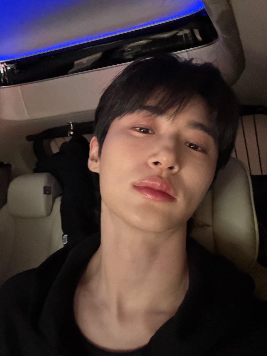 byeonwoonist's tweet photo. bro was gone for weeks and this is how he decided to come back??! WHAT AN ATTACK https://t.co/FPFKy2VoT5