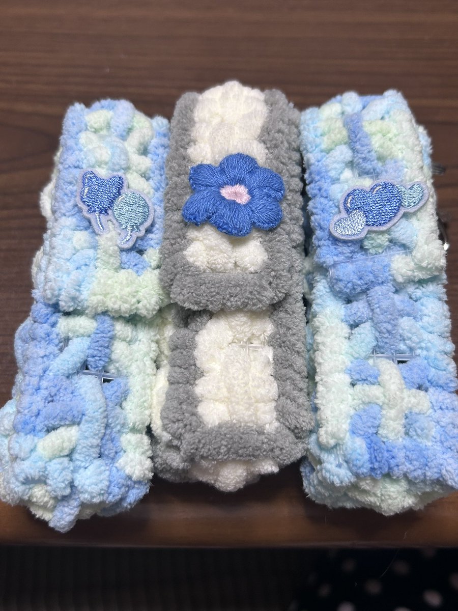 ReaXsilver925's tweet photo. これから夏が来るというのに衝動的に毛糸でリップケースを作るなどしていた休日🙃 https://t.co/dSfbftB0A7