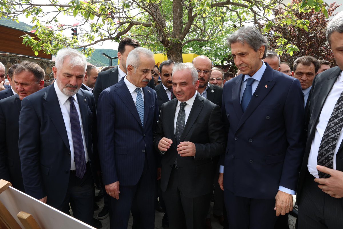 mustafademir's tweet photo. 📍 Gümüşhane | Tekke

7 Haziran’da gerçekleşecek belde belediye başkanlığı seçimleri öncesinde, Ulaştırma ve Altyapı Başkanımız Sayın Abdulkadir Uraloğlu ile birlikte Tekke Beldemizde kıymetli vatandaşımızla bir araya gelerek hasbihal ettik.

AK Parti belediye başkan adayımız Kemalettin Demirkıran ile birlikte beldemizi; daha nitelikli ve daha güçlü kılan hizmetlerle buluşturmanın gayreti içerisinde olacağız;  Tekke, AK Belediyecilik eliyle eser ve hizmet siyasetiyle daha da güçlenecek.

@a_uraloglu
@eminerdogdu29
@celalettin_kose
@SemihaEkinci58
@aysesula
@AkPartiGhane
@Akparti