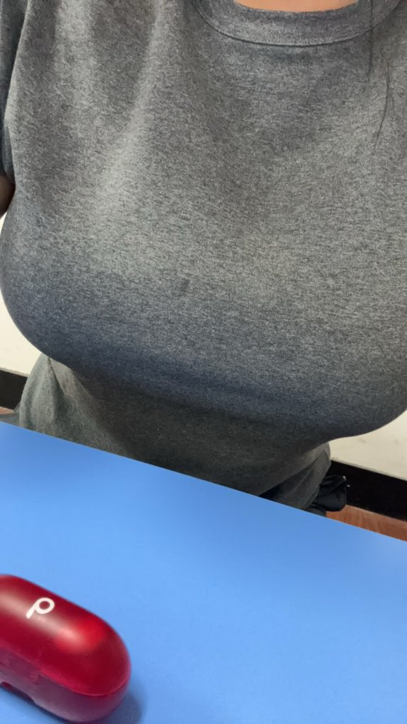 Tracy08119's tweet photo. 太阳到底男的女的，为什么我能摸到太阳穴，又会被太阳直射 https://t.co/D6Em5K0Fbe