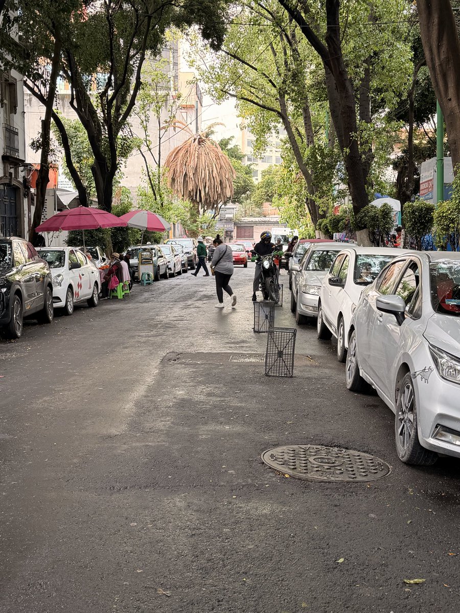 EAL_MC's tweet photo. @AlessandraRdlv Hipócrita !! Ve como tienes las calles de la tabacalera !! Mentirosa 🤥!! Ponte a trabajar https://t.co/xfQ2gQtwQb