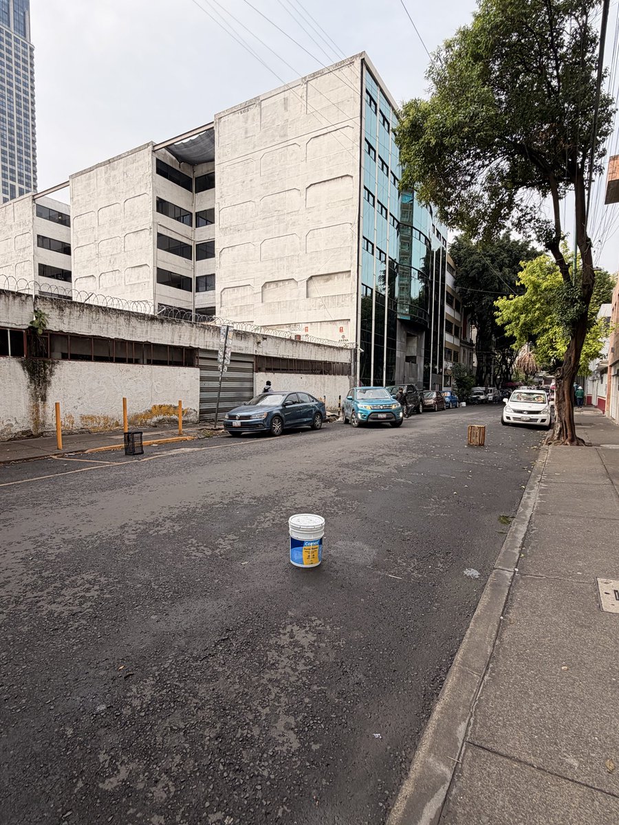EAL_MC's tweet photo. @AlessandraRdlv Hipócrita !! Ve como tienes las calles de la tabacalera !! Mentirosa 🤥!! Ponte a trabajar https://t.co/xfQ2gQtwQb
