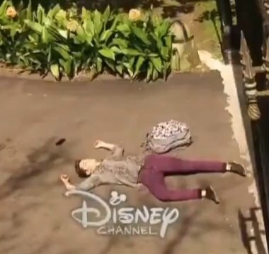 LINOGRF's tweet photo. caía como dibujito de escena del crimen 😭 https://t.co/sSHMcLF57H
