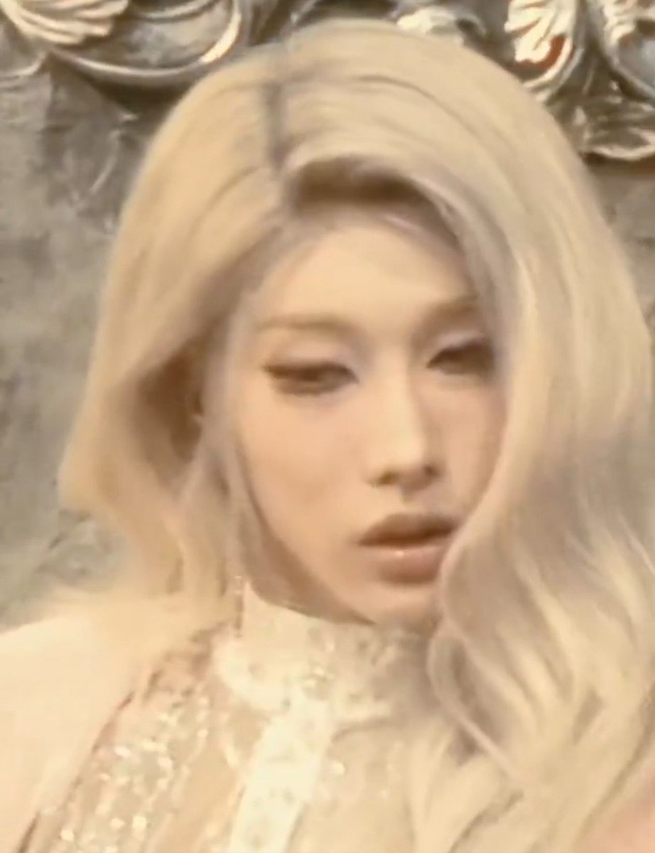 Rui_nabi's tweet photo. SHE'S NOT REAL... https://t.co/sBI3Ek6B7u