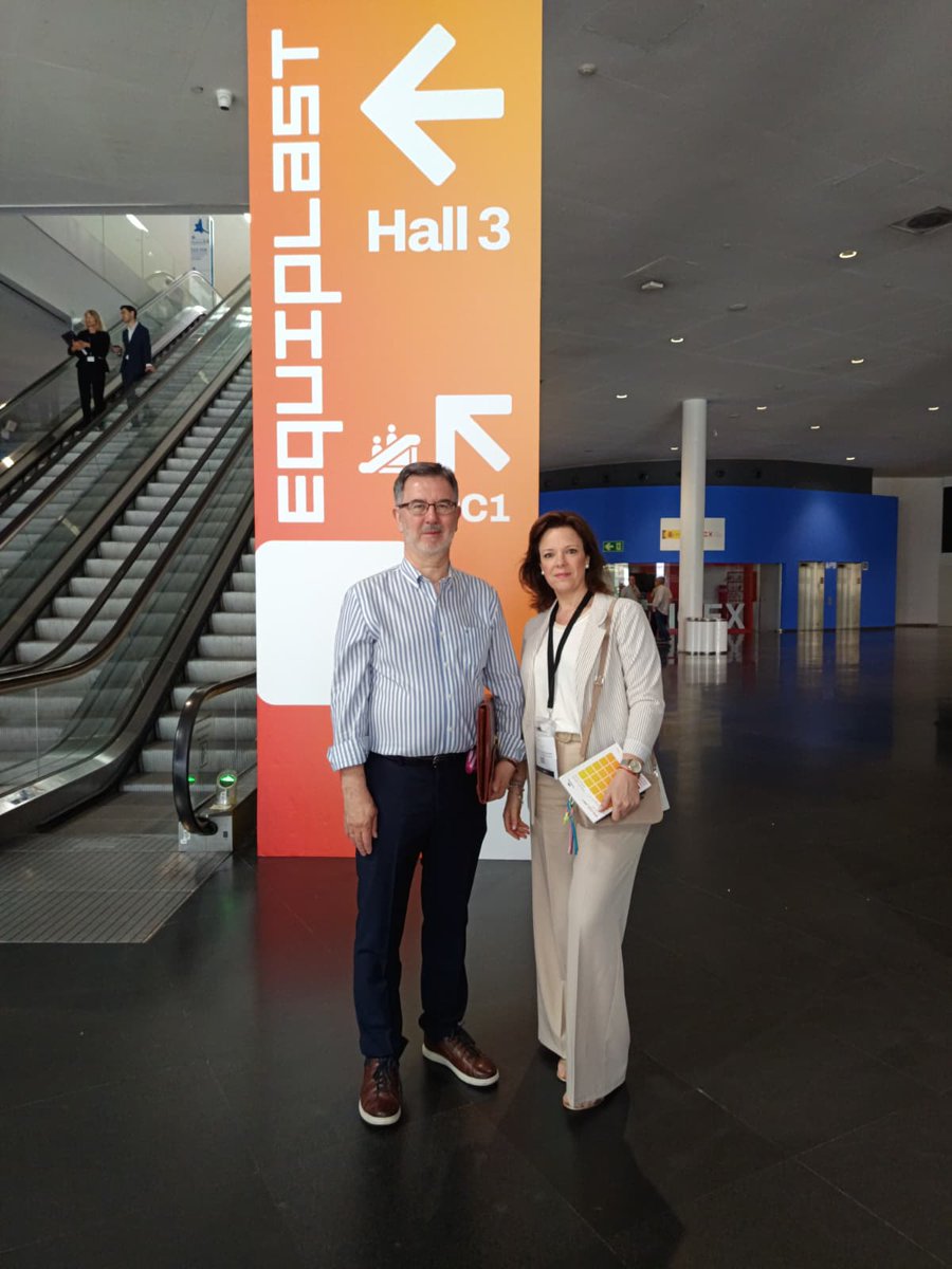 andaltec's tweet photo. 👉 Los compañeros Mª Ángeles Pancorbo y José López están en #Equiplast26, que se celebra estos días en Barcelona, presentando los servicios tecnológicos y proyectos de I+D de @andaltec.

#Andaltec #Ferias #Congresos #Equiplast #Plástico #Divulgación https://t.co/OnUbzFzhNG