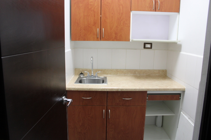 senabed's tweet photo. OFICINA EN RENTA
EMPRESARIAL ZONA PRADERA,
Torre 1 Nivel 12, Blv. Los Próceres, 18 calle 24-69, zona 10 Guatemala

Recepción 
Cocineta
Baño de uso general
3 ambientes
1 baño privado
1 parqueo 

Precio de renta Q 6,800.00 + mantenimiento.
Información: 5312-9934 y 5312-8800 https://t.co/1c3a9M2okC