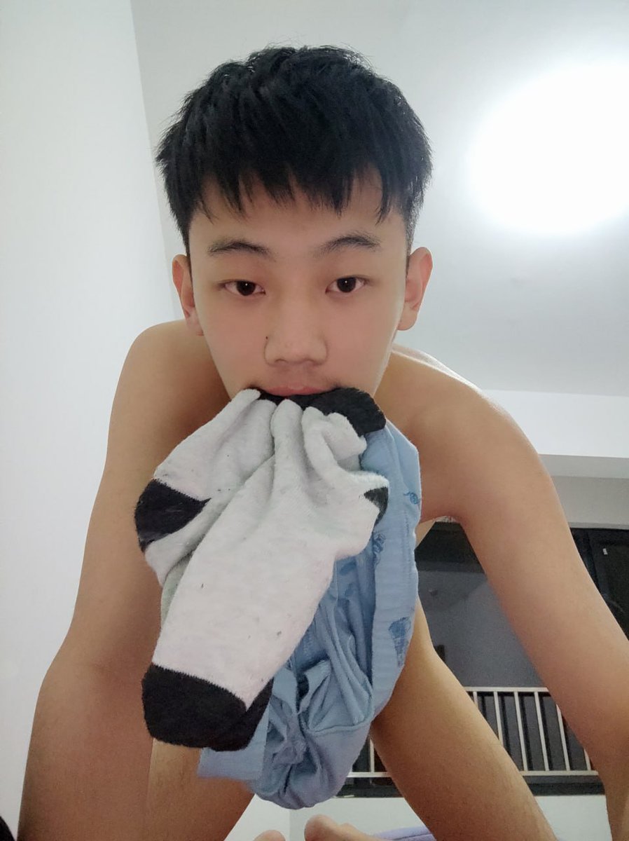 terror886's tweet photo. 立冬补冬，他们炖了药膳鸡男初。满屋香气里，顾淮翻看老照片，正太弟弟林夏核对食谱。一个回忆过去，一个规划未来，而此��就是过去正太资源与未来的交汇点。
看预览，联系方式在https://t.co/2mw2Xgfar3 https://t.co/DuZ1JWTyOj