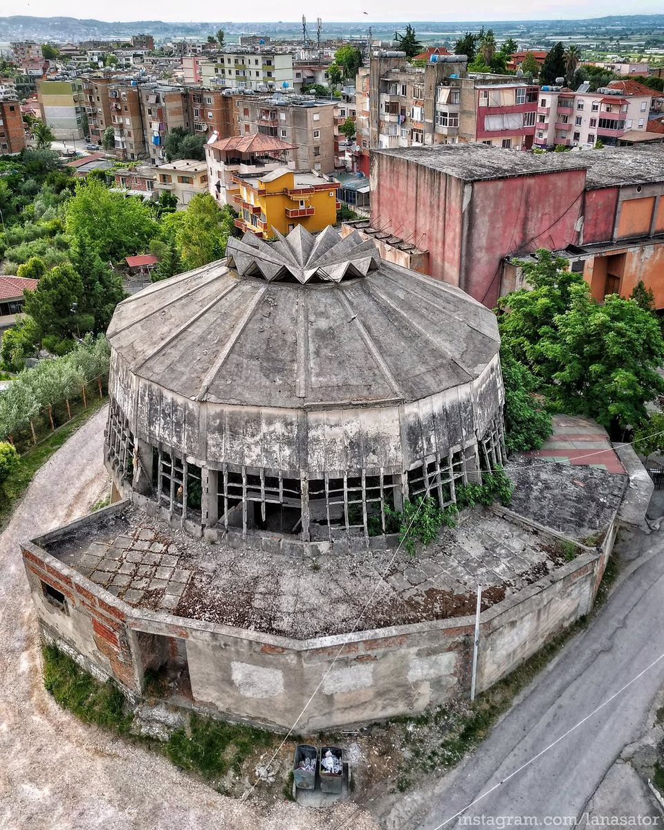 Dee_Floki's tweet photo. Abandoned Brutalism https://t.co/HrTsdtei6y