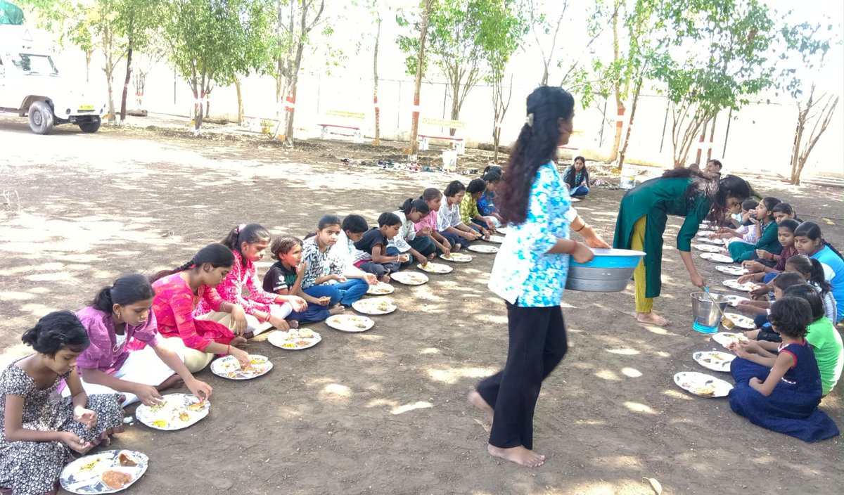 TeamFAB7's tweet photo. A mother’s love lives on through kindness🌹
In memory of Mrs. Kalpana Shah, the Shah family sponsored lunch for 50+ tribal children through TeamFABFoundation
A heartfelt tribute turned remembrance into smiles, hope &amp; compassion🙏
https://t.co/v1yCjeyl84
#LegacyOfLove https://t.co/MbtE6TSTuc
