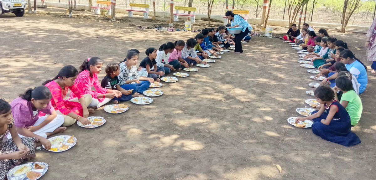 TeamFAB7's tweet photo. A mother’s love lives on through kindness🌹
In memory of Mrs. Kalpana Shah, the Shah family sponsored lunch for 50+ tribal children through TeamFABFoundation
A heartfelt tribute turned remembrance into smiles, hope &amp; compassion🙏
https://t.co/v1yCjeyl84
#LegacyOfLove https://t.co/MbtE6TSTuc