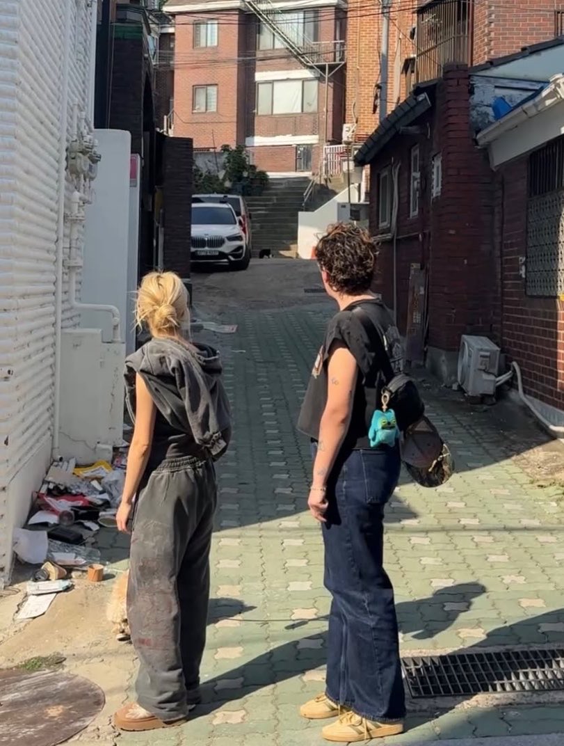 HeyoonOnline's tweet photo. Lindas ❤️

“Tenho indo e vindo de LA para Coreia nos últimos 4 anos, e esta é a primeira vez que sinto que aqui pode ser a minha casa. Quero agradecer à minha melhor amiga por estar sempre comigo nessas loucuras. Te amo com todo o meu coração Heyoon!”

Hayley via Instagram https://t.co/ojgzvZDnzb