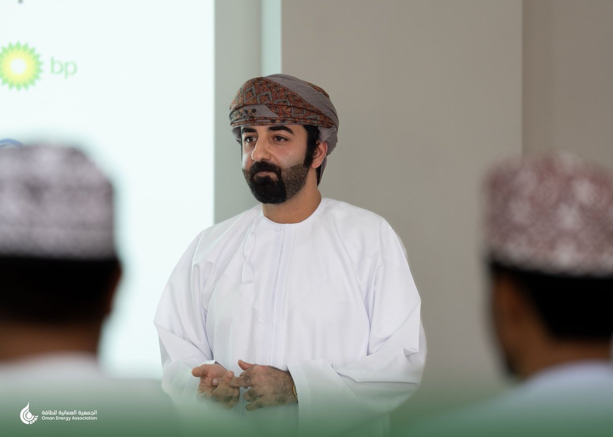 opal_oman's tweet photo. نظّمت الجمعية العُمانية للطاقة (أوبال)، بالتعاون مع وزارة العمل وشركة أوكسيدنتال عُمان ضمن برنامج إسهام، وشركة خدمات الخليج للبتروكيماويات والتجارة، وشركة الغالبي العالمية للهندسة والمقاولات، اللقاء التعريفي ببرنامج التدريب المقرون بالتشغيل "فني ميكانيك".

ويأتي البرنامج بتمويل من وزارة العمل، مستهدفاً 24 خريجاً من حملة دبلوم الهندسة الميكانيكية من الباحثين عن عمل، بهدف تأهيلهم للفرص الوظيفية في المجال الميكانيكي. وسيتولى المعهد الوطني للتدريب تنفيذ البرنامج على مدى 18 شهراً، على أن يتم تعيين المشاركين مباشرةً بعد اجتيازهم متطلبات البرنامج.