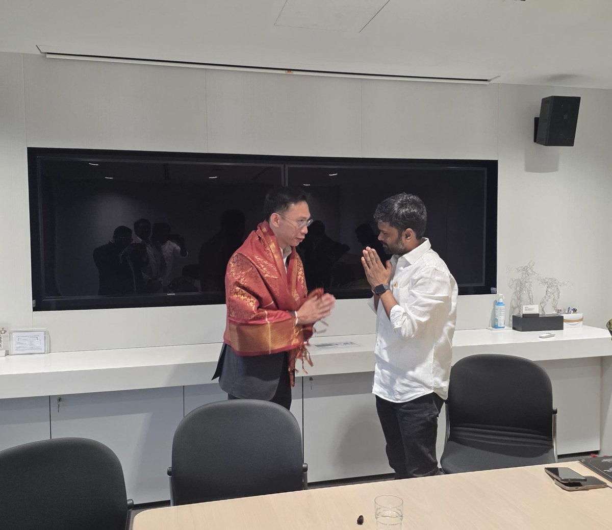 Explore2Expand's tweet photo. 🇮🇳🤝🇸🇬 E2E's delegation, led by Sundeep Kumar Makthala, engaged with the Singapore Economic Development Board (EDB), represented by Pengfei Chen and Joel Teh. Discussions focused on strengthening the India–Singapore growth corridor.#Explore2Expand #SingaporeEDB #IndiaSingapore https://t.co/AJ25ICKnZz