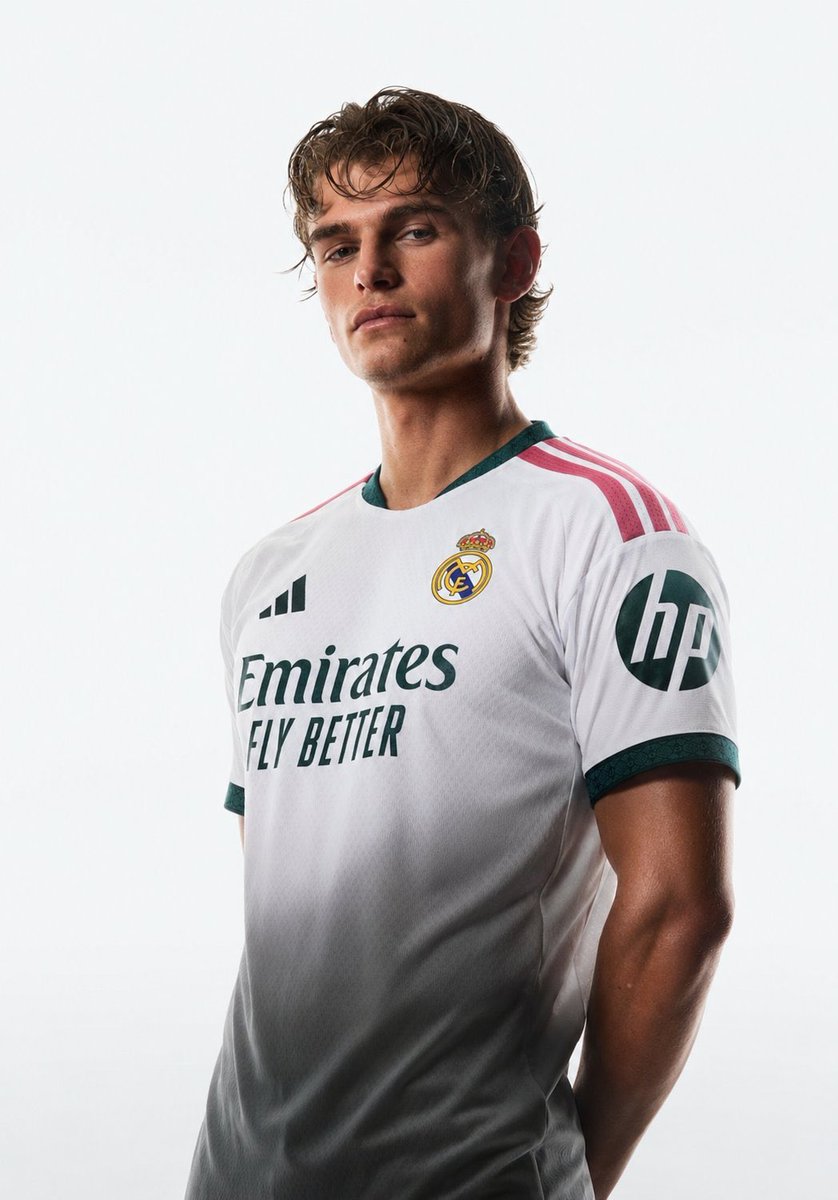 JotinhoRM's tweet photo. 🚨🚨 NICO PAZ CON LA NUEVA EQUIPACIÓN DEL REAL MADRID.

¡Qué auténtica locura! https://t.co/ohvTZrcL5U