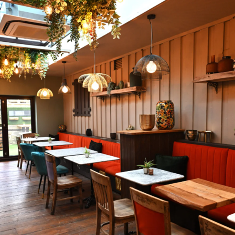 alanjpicken's tweet photo. #SOLD Well-known, Established &amp; Popular Sports Bar business in #WestYorkshire Delighted this deal completed, wishing our client all the best &amp; the purchaser good luck on their new venture! 
Thinking of #Selling your #business? Contact us for a no-obligation #BusinessValuation https://t.co/UJ0ee6MBrb