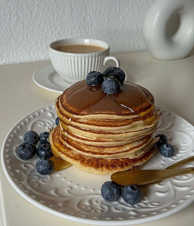 daily_dolce's tweet photo. Pancakes + fruit is the best breakfast https://t.co/tw9X3b8kXt
