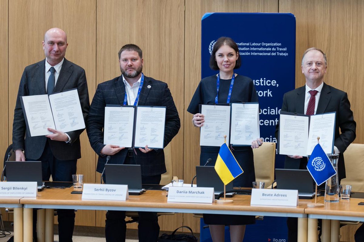 ILO_Ukraine's tweet photo. 🖊️ILO launches its sixth Decent Work Country Programme for #Ukraine 2026–2029🇺🇦

A milestone for recovery that puts people at the centre – promoting decent jobs, stronger social protection, skills development and social dialogue as Ukraine rebuilds and advances towards the EU🇪🇺 https://t.co/qdCEroDEqO