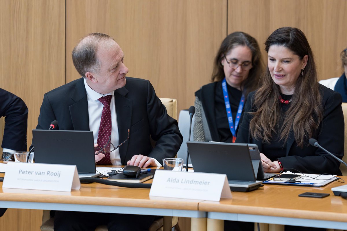 ILO_Ukraine's tweet photo. 🖊️ILO launches its sixth Decent Work Country Programme for #Ukraine 2026–2029🇺🇦

A milestone for recovery that puts people at the centre – promoting decent jobs, stronger social protection, skills development and social dialogue as Ukraine rebuilds and advances towards the EU🇪🇺 https://t.co/qdCEroDEqO