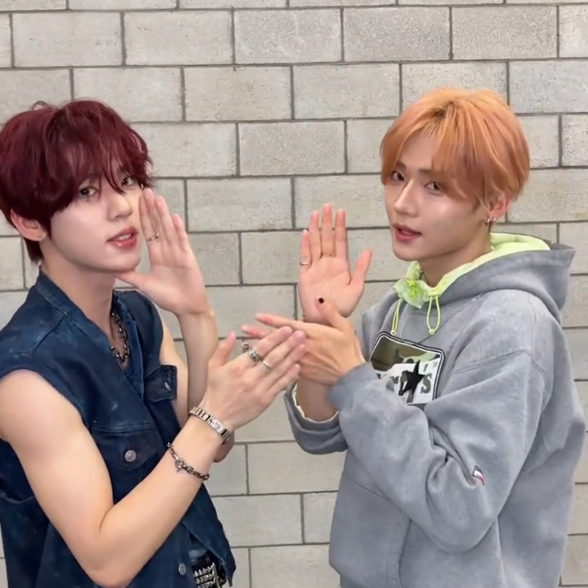 featlsw's tweet photo. sangwon doing omg challenges with two of the idols he’s constantly grouped with in 5th generation male visual lineup posts 😆 hoping there’s a chance for wonbin, dohoon, keonho versions someday too https://t.co/lXwLYS4uJE