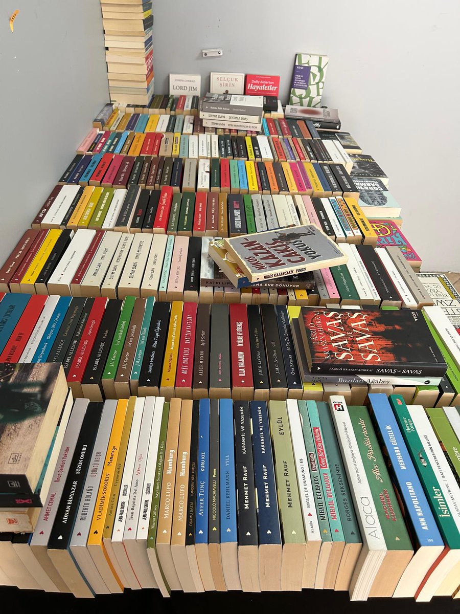 hermessahaf's tweet photo. Yeni kampanya, 3. kitap şenliği!
İki bine yakın kitap aldım, sıfır, hemen hepsi Can Yay. baskıları. 
5-6-7 Haziran tarihlerinde %40 ile %60 arası indirimlerle satışa sunuyorum.
Kitaplar hazır, tezgâhları hazırladım; ilgilileri dükkâna bekler, gelemeseniz de bir RT'nizi alırım:) https://t.co/CwW1eWwLVL