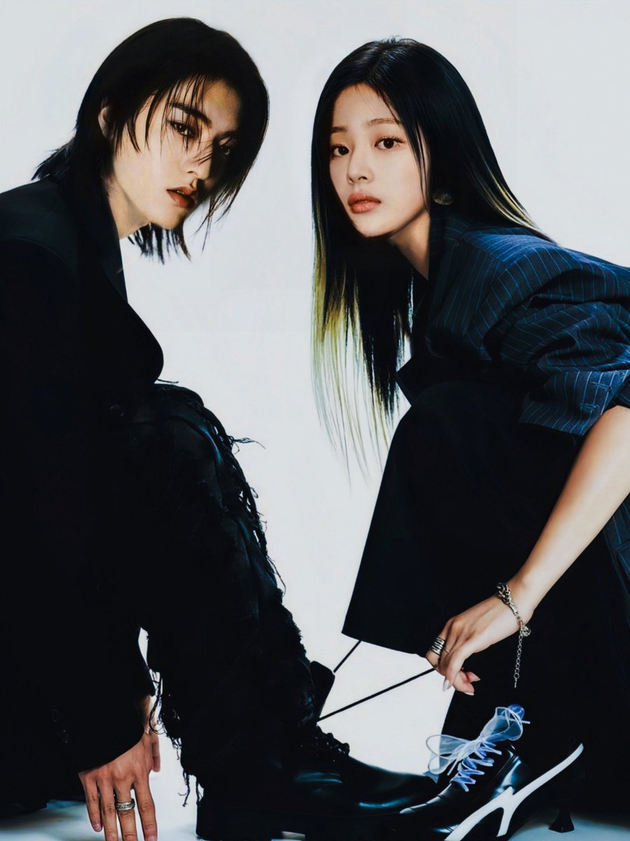 yourlovee_e's tweet photo. Newji x boys (my kapal gweh versi kesatu nanti aku bikin lagi versi newji dengan kapalku yg lain🤭)

Happy 0406, e_e! 
Semoga tetep istiqomah bxg ya (aku)🖤

#cheezefly #bluescent #hyeirono 🤍🫶🏻
(Commis manips : @Pwttysoul) https://t.co/zbLuDfpW83