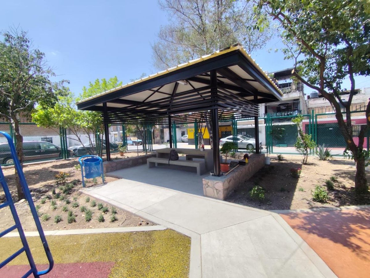 DGOP_Leon's tweet photo. ¡La colonia Uyepac estrena parque! 🌳

Las familias ya disfrutan de una palapa para convivir, ejercitadores, andadores y juegos infantiles con suelo de caucho y reja perimetral. 🤸‍♀️🏃‍♂️

¡A disfrutarlo y cuidarlo entre todas y todos! 🙌 

#ALeónLeVaBien https://t.co/j5CBnKWlXs