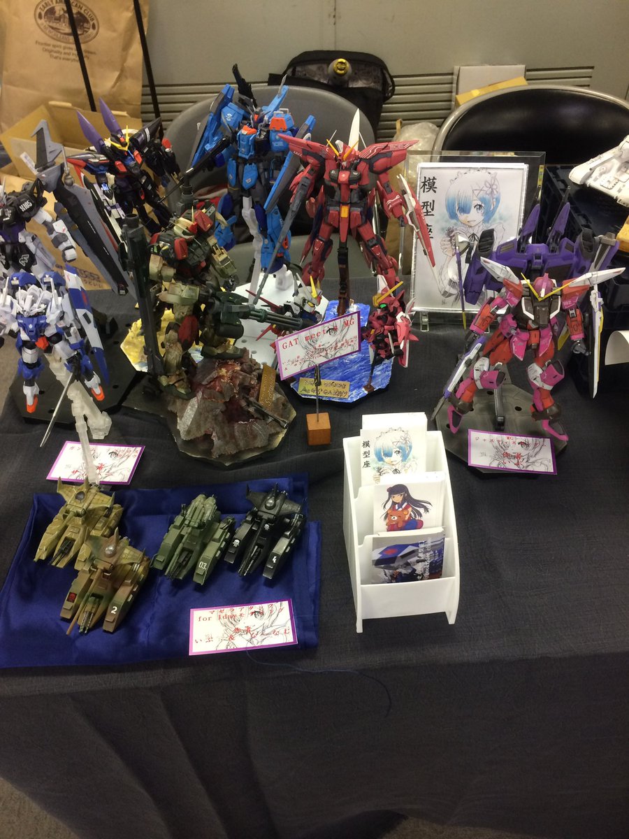 ilicepu's tweet photo. それまでは店舗展示やコンテスト出しでしたが、サークル展示を初めてやったのが2017年浅草橋CPM展示会。
この時は池袋ブランイヴウで知り合った方々に声掛けて頂き共同展示も経験できた。
まさに今のスタイルの源流です

尚、この並べは飯食ってる間に直されてました(⌒-⌒; )

 #初めての展示会 https://t.co/Jz8lFxQBEu