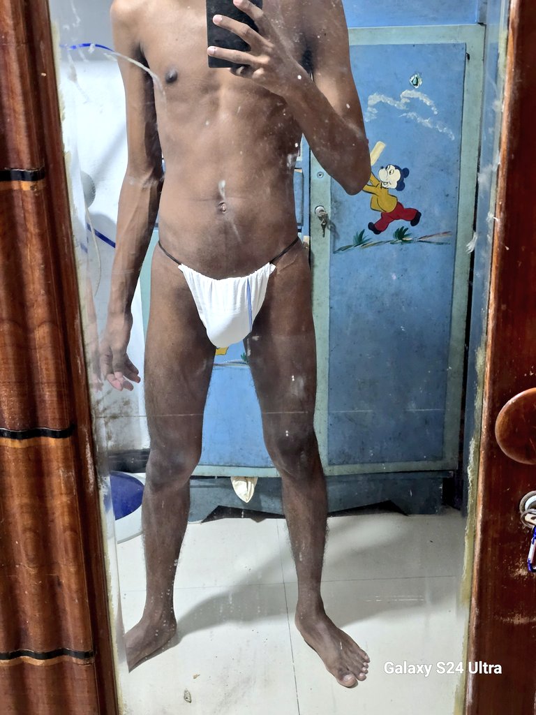 PeirisKaveesh's tweet photo. At your service sir... 
ලංකාවේ ස්ලේව් කොල්ලෙක් 
No experience in slavery, dm open for all
Masters, uncles welcome most https://t.co/VOD95rnrh3