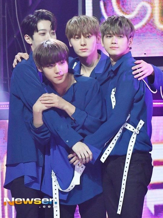 jwuvsiw's tweet photo. 이 사진만 보면 나는 남미새도 아니었구나 싶고 https://t.co/jRIJyI4QUA