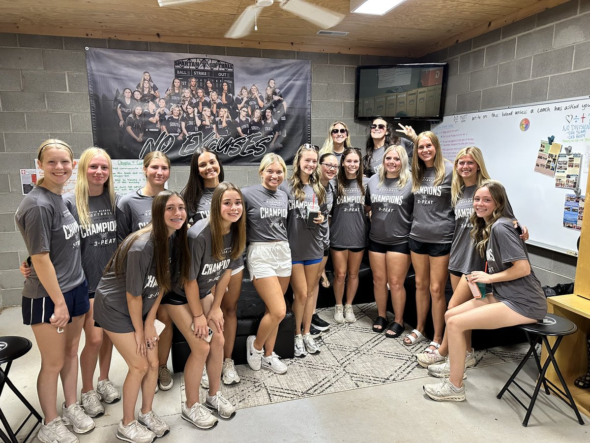 SWSoftball's tweet photo. Your SPARTANS are off to Lexington for the KHSAA State Tournament! 

A HUGE THANKS to everyone for the support!!! 
@MorgantownBank @WCPSAthletics_ @SWSpartanAthl @WarrenCoSchools @SouthWarrenHS 

⚔️🖤🥎 GO SOUTH 🥎🖤⚔️
#NOW https://t.co/FSQikDoJhh