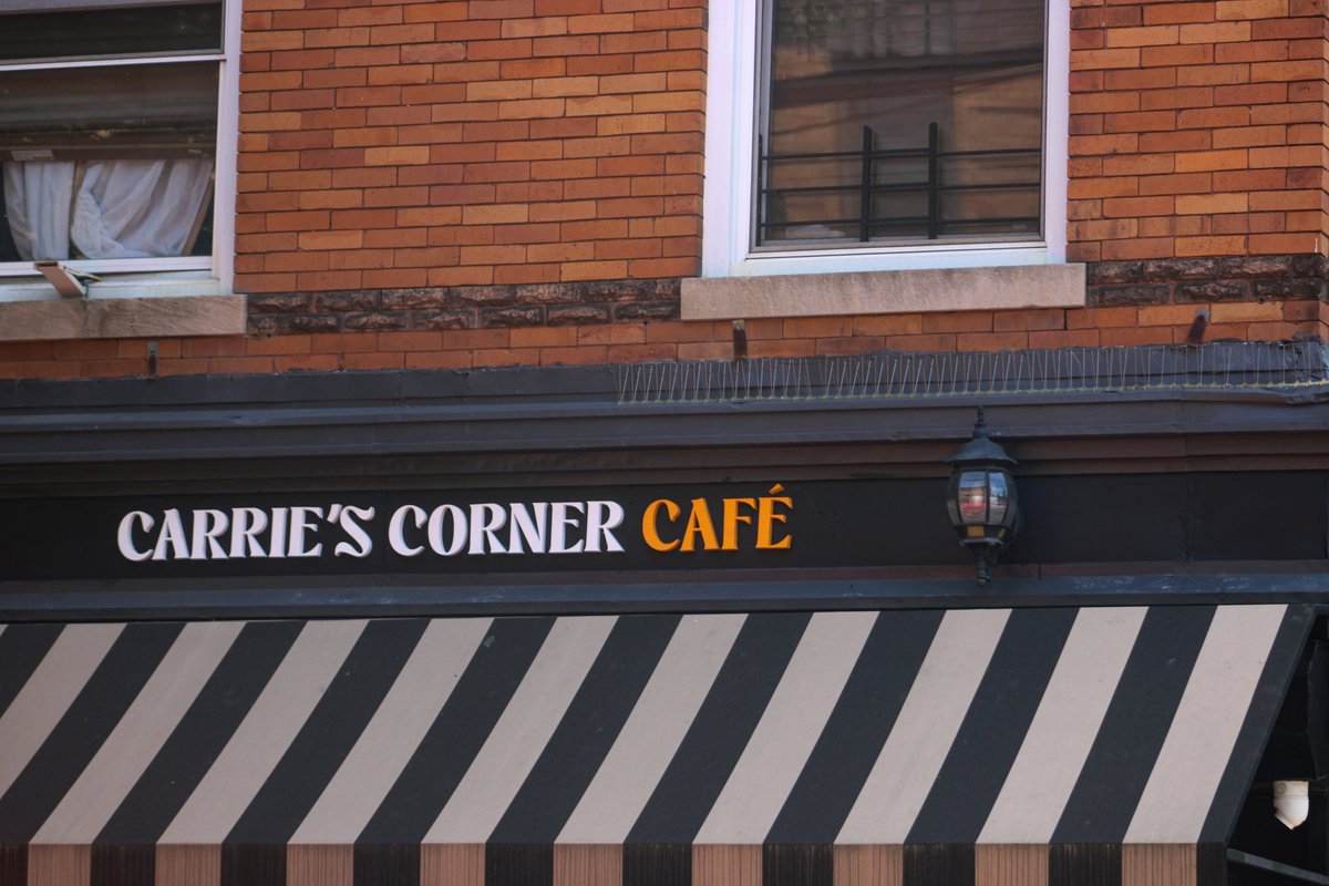 donniedelillo's tweet photo. went to the opening of that "sex and the city"-themed cafe that replaced norma's in ridgeWood. everyone was normal about it. only @grime_square https://t.co/UsuW6KuOHq
