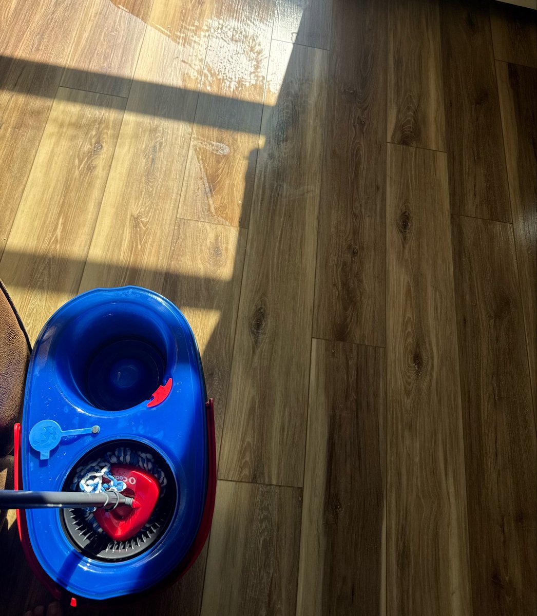 Brklyn1012's tweet photo. Guess who stole the mop 👀
This mop had my floor reflecting! LOL 🤣
No wonder I was stressed cleaning my floor multiple times everyday… please ditch your swiffers lol
Highly recommend for ADHD too! Let’s stressful and super easy to use. #OCedar https://t.co/jh3YQPeax4