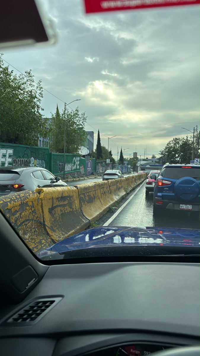 adrifam65's tweet photo. @LopezCasarinJ Cómo para cuando viene con los vecinos de Olivar de los Padres, es insostenible el abandono en que estamos. Más edificios gigantes pero las vialidades son las mismas de hace más de 60 años. Estamos atrapados todas las mañanas y jamás hay apoyo vial de transito o algún policía https://t.co/OvQysQC8dT