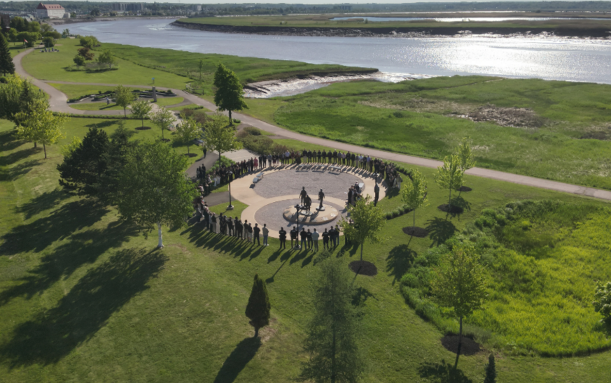 GRCNB's tweet photo. Nous vous invitons à vous joindre à nous aujourd'hui à 16 h 30 au Jardin commémoratif de l’honneur afin de les garder à jamais dans nos cœurs. https://t.co/jtMfqVqsyX