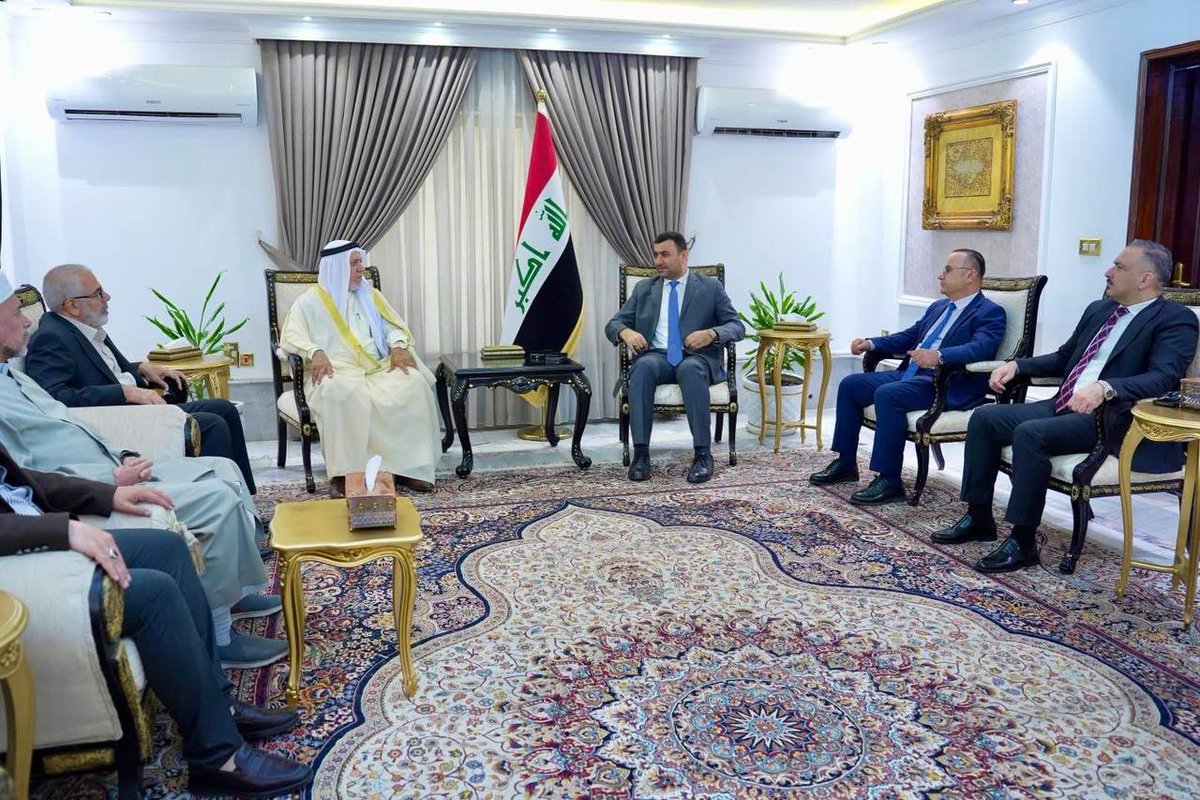 bntalanbar5's tweet photo. رئيس ديوان رئاسة الجمهورية يستقبل وفد "المجمع الفقهي العراقي" ويشيد بدوره في ترسيخ قيم الوسطية والاعتدال

استقبل رئيس ديوان رئاسة الجمهورية الدكتور "يحيى غازي المحمدي" أمس الأربعاء 3 حزيران 2026 وفد المجمع الفقهي العراقي لكبار العلماء للدعوة والإفتاء برئاسة الشيخ https://t.co/KISK9fKQW0