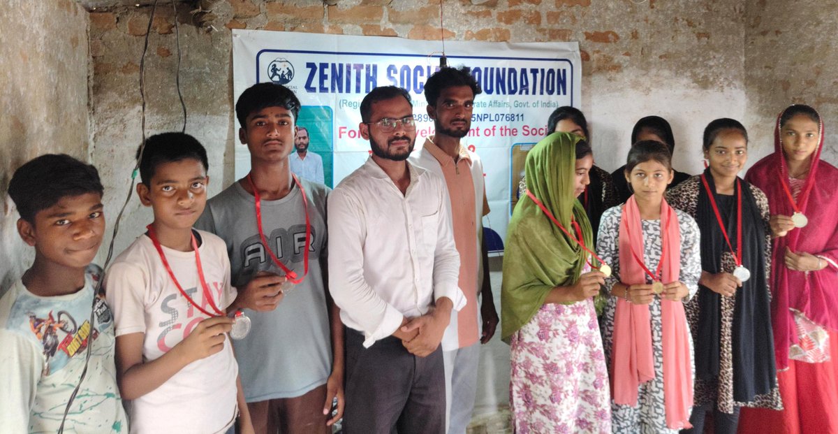 ZenithsIndia's tweet photo. सोनो प्रखंड के पैरामटिहाना गांव में 
@ZenithsIndia द्वारा पर्यावरण जागरूकता अभियान कार्यक्रम का सफल आयोजन किया गया। कार्यक्रम का मुख्य उद्देश्य बच्चों एवं ग्रामीणों के बीच पर्यावरण संरक्षण के प्रति जागरूकता बढ़ाना था। पर्यावरण जैसे महत्व विषय पर एक निबंध प्रतियोगिता आयोजित की गई। https://t.co/pgGTBV8ISh