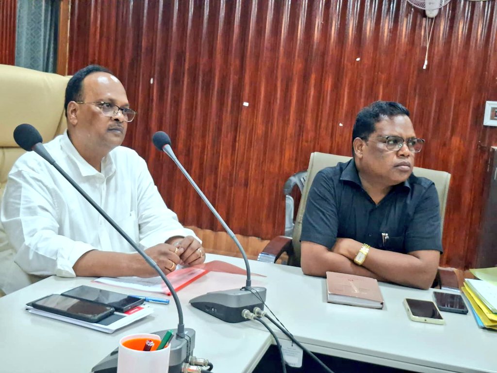 iprd_jamtara's tweet photo. @dcjamtara के निर्देश पर आज #डीडीसी श्री असीम किस्पोट्टा की अध्यक्षता में आईटीडीए/कल्याण विभाग अंतर्गत संचालित योजनाओं/कार्यों की प्रगति समीक्षा की गई एवं विभिन्न बिंदुओं पर संबंधित अधिकारियों को अपेक्षित प्रगति लाने हेतु आवश्यक दिशा निर्देश दिया गया।
@prdjharkhand https://t.co/Pbcm1PO1dE