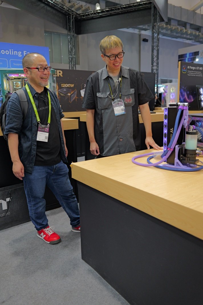 OLIOSPEC's tweet photo. Thermaltake Best Modder 2026 賞
受賞のTORUMODさんのMODPC
コンプレッションフィッティングの蓋の部分を3Dプリンターで製作しててびっくりです。
#Thermaltake
#computex2026 https://t.co/aVg2DOtqRi