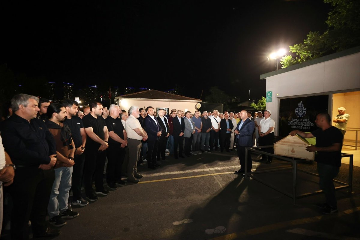 MemBayrampasa's tweet photo. Merhum İlçe Milli Eğitim Şube Müdürümüz Mustafa Sayin, düzenlenen törenin ardından memleketine defnedilmek üzere dualarla uğurlandı. Allah rahmet eylesin, mekânı cennet olsun.

@tcmeb 
@istanbulilmem @MucahitYentur 
@SuatMAMUR https://t.co/Fe4XEHncW6
