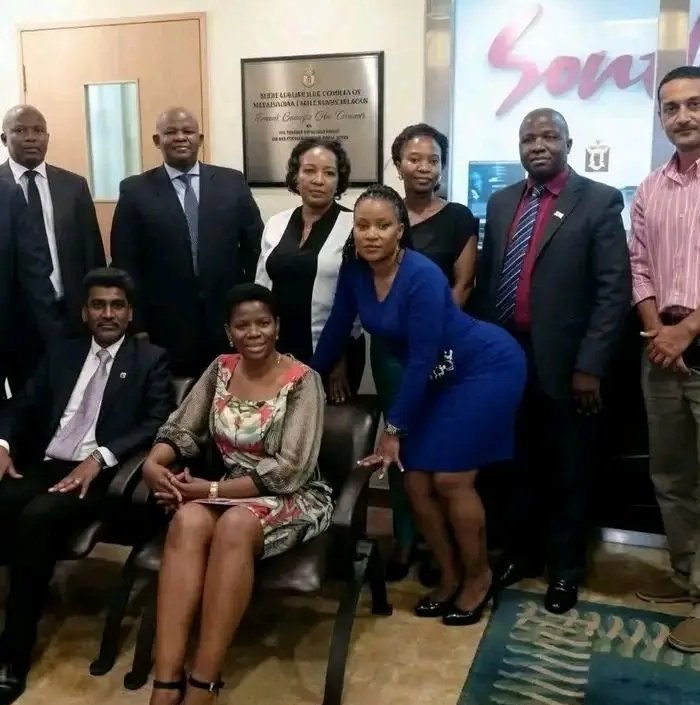 TruthDeni's tweet photo. From this picture, we all know who is going to get promoted real quick, even if she's not competent.

After announcing her promotion, she will start coming back home late and tired.😅

@TrendingEx https://t.co/9qCdiQZTpT
