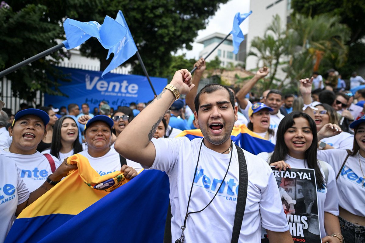 VenteVenezuela's tweet photo. Partido de María Corina Machado (@MariaCorinaYA): Tenemos que presionar para que se anuncie lo más pronto posible el cronograma electoral.

https://t.co/0vpOuBnS2w https://t.co/BKTDDgVcXx